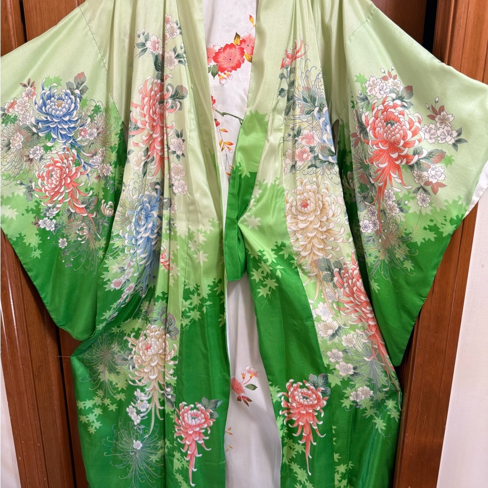 Vintage Floral Green chrysanthemum Kimono Robe - STUNNING